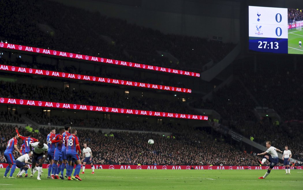 Tottenham otevřel nový moderní stadion malým londýnským derby s Crystal Palace