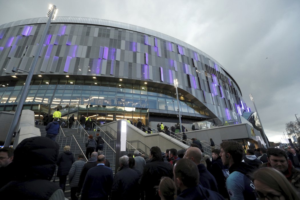 Krásný nový stadion Tottenhamu už zažil první ligový zápas