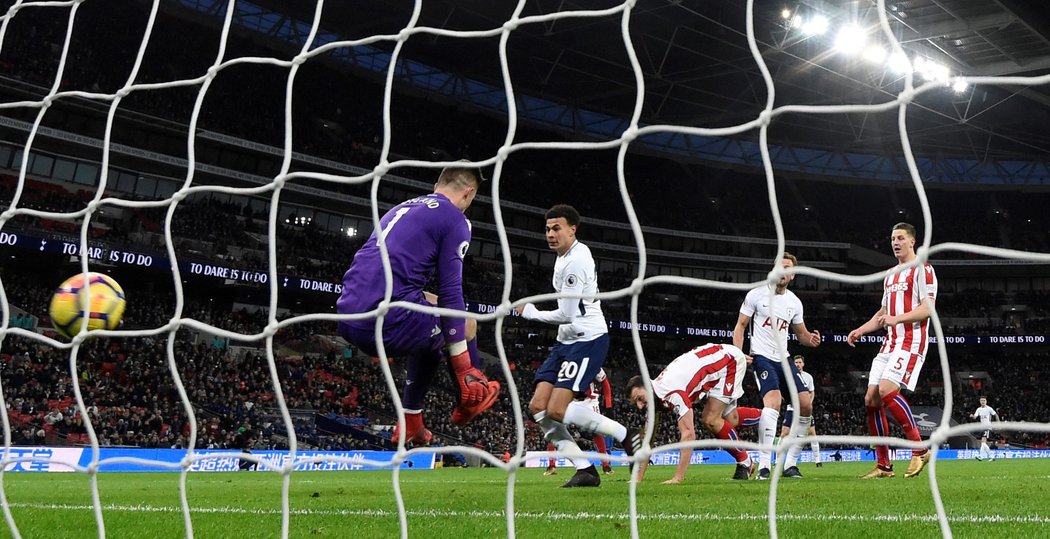 Tottenham si s chutí zastřílel, třetí gól do sítě Stoke vstřelil Harry Kane