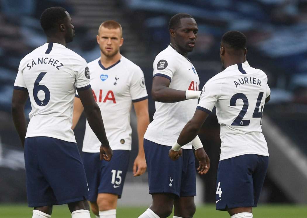 Hráči Tottenhamu v utkání s West Hamem