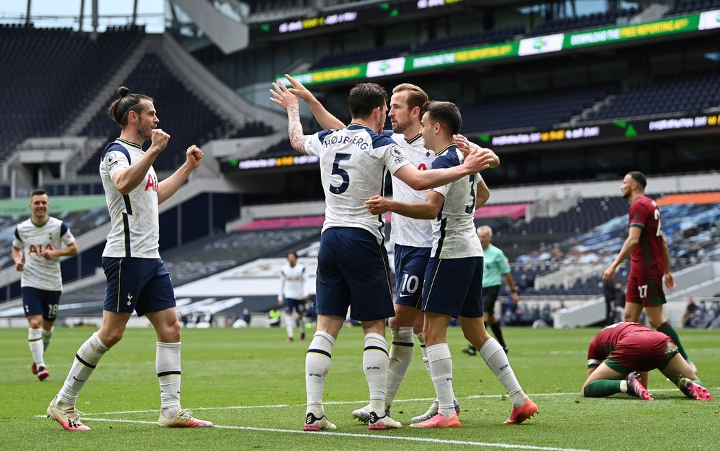 Tottenham i díky gólu Pierra-Emila Höjbjerga porazil Wolverhampton
