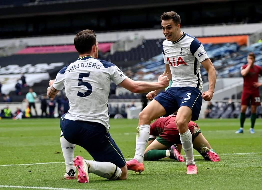 Tottenham i díky gólu Pierra-Emila Höjbjerga porazil Wolverhampton