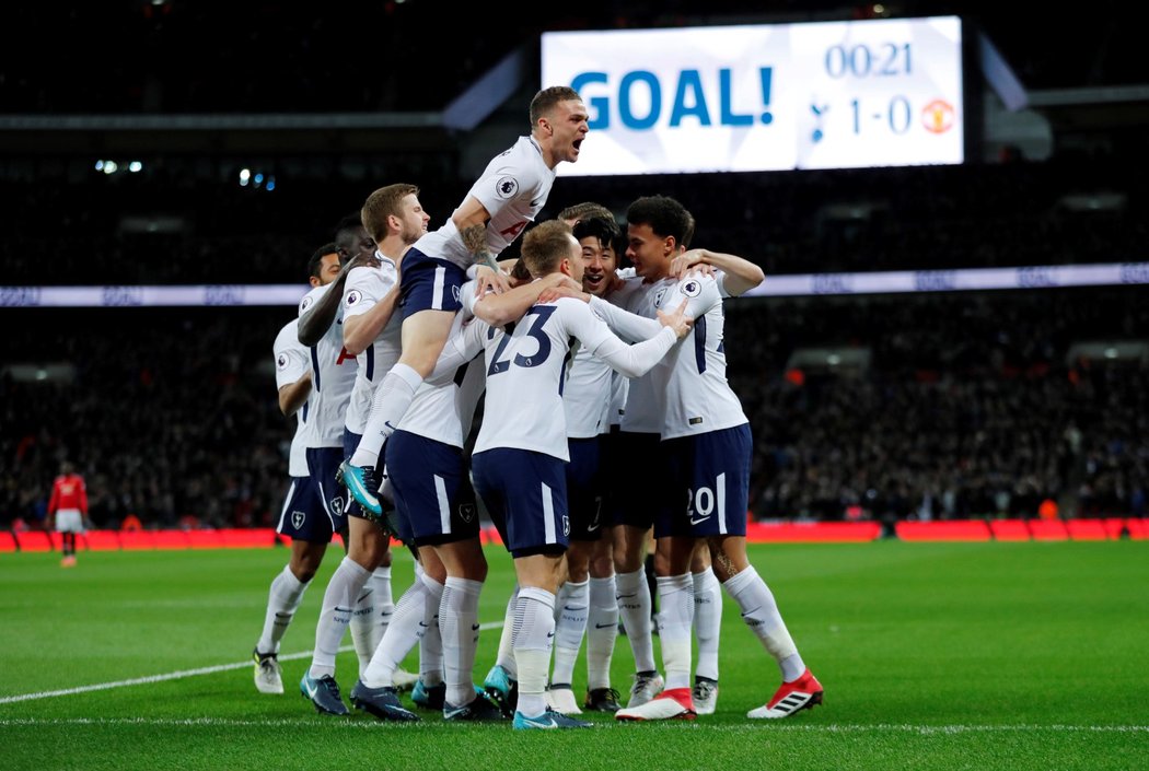 Gólová radost fotbalistů Tottenhamu po první brance