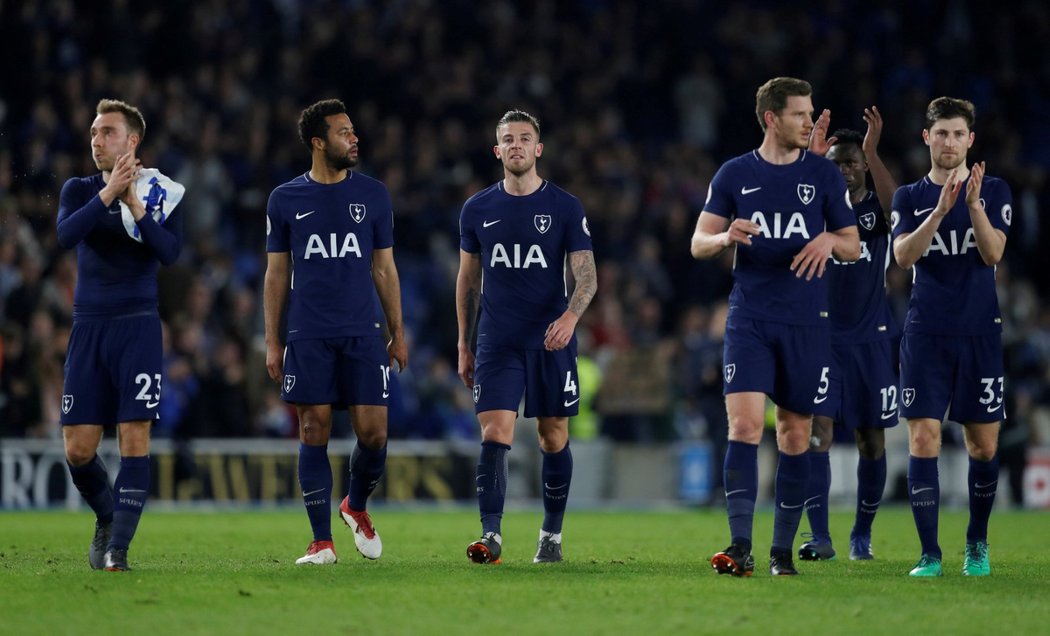 Tottenham v boji o třetí místo nahání Liverpool, ale v Brightonu ztratil