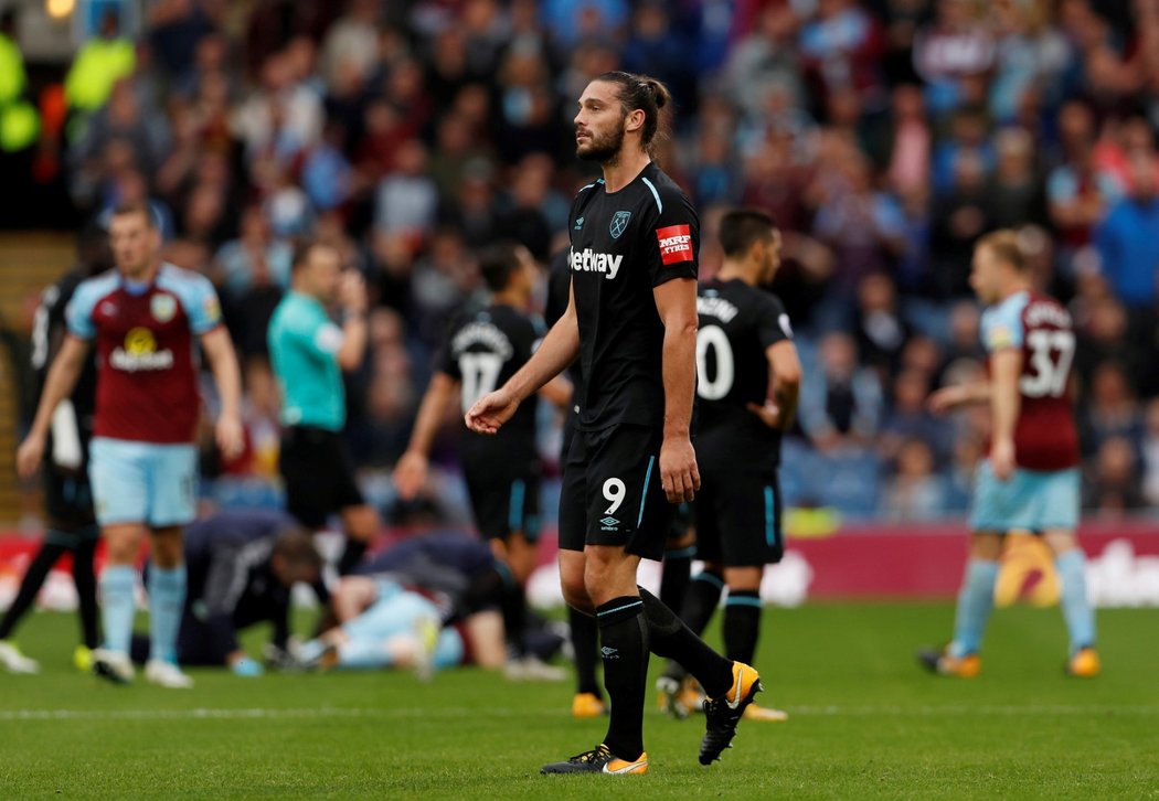 West Ham rychle vedl, ale pak Andy Carroll dostal dvě žluté během dvou minut a Burnley srovnalo