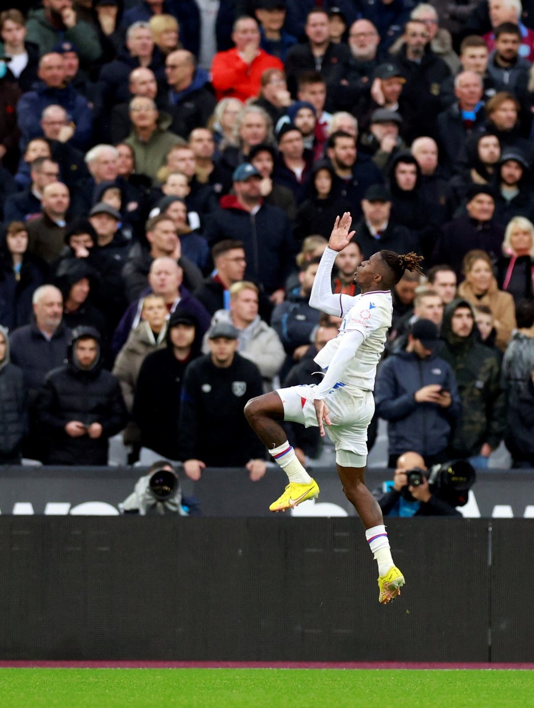 Wilfried Zaha slaví svou trefu proti West Hamu