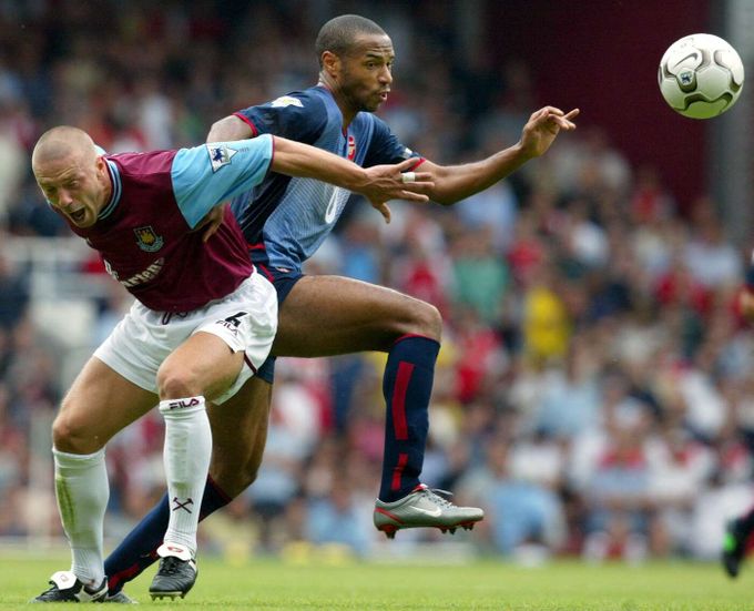 Řepka a hvězdy? Když ho viděl Beckham, pakoval se. A Henryho měl v kapse Řepka a hvězdy? Když ho viděl Beckham, pakoval se. A Henryho měl v kapse