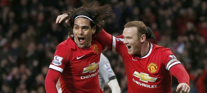 Rudí ďáblové slaví. Rooney dal dva góly, na další přihrál a Manchester United vyhrál nad Newcastlem 3:1.