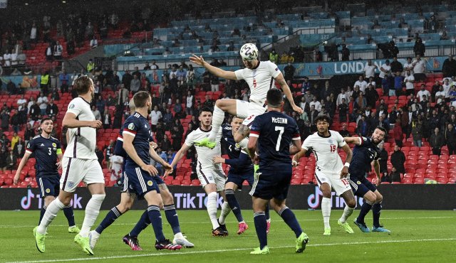 John Stones trefil v prvním poločase proti Skotsku tyč