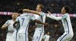 Angličané se radují z dalšího gólu do slovenské sítě