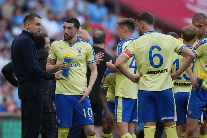 Krutý trest za špehování: Southampton přišel o miliardovou bitvu, o postup si nezahraje Krutý trest za špehování: Southampton přišel o miliardovou bitvu, o postup si nezahraje
