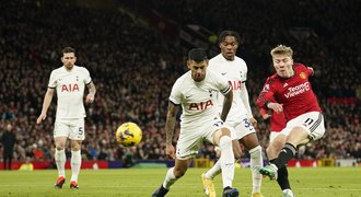 Tottenham promarnil šanci na TOP 4. Přetahovaná na Old Trafford bez vítěze