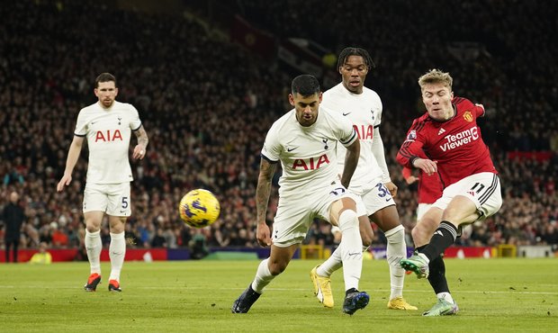 Tottenham promarnil šanci na TOP 4. Přetahovaná na Old Trafford bez vítěze