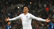 Trent Alexander-Arnold slaví druhý gól Anglie do sítě USA při přátelském utkání