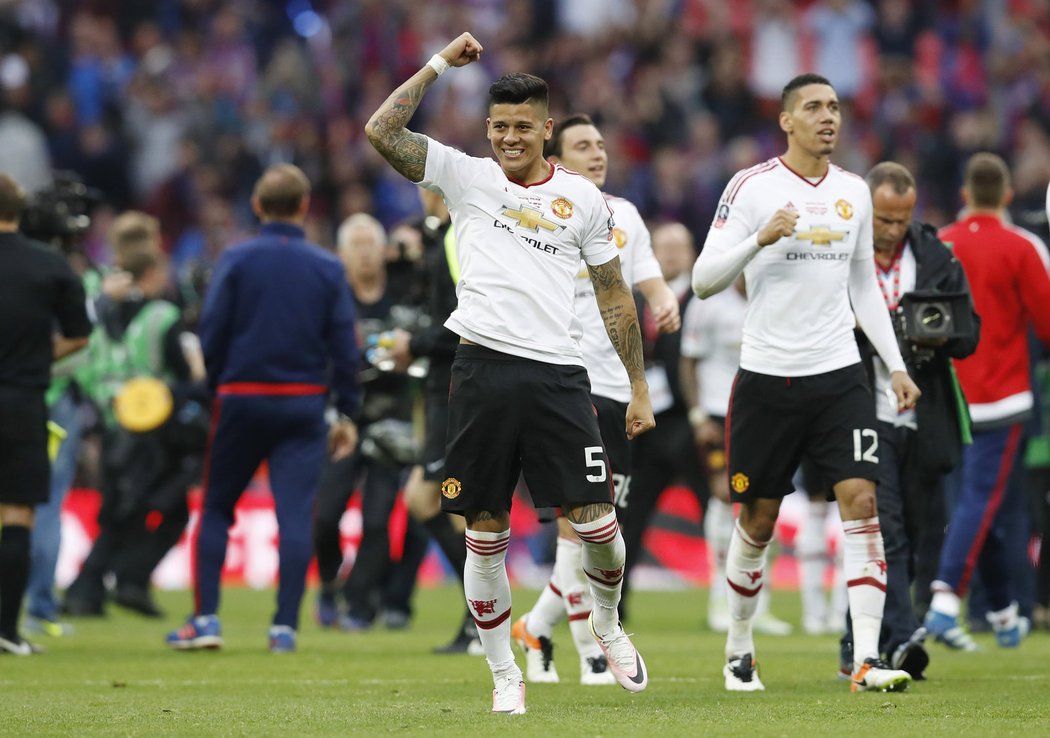 Hráči Manchesteru United krátce po zisku FA Cupu