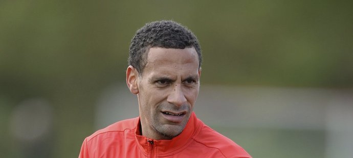 Rio Ferdinand, 35 let, obránce