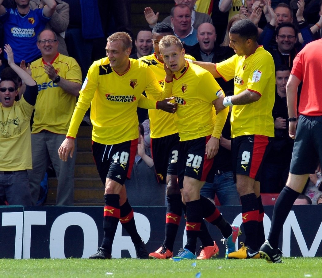 Watford slavil výhru nad Leicesterem a postup do finále play off, Matěj Vydra vstřelil dvě branky při výhře 3:1