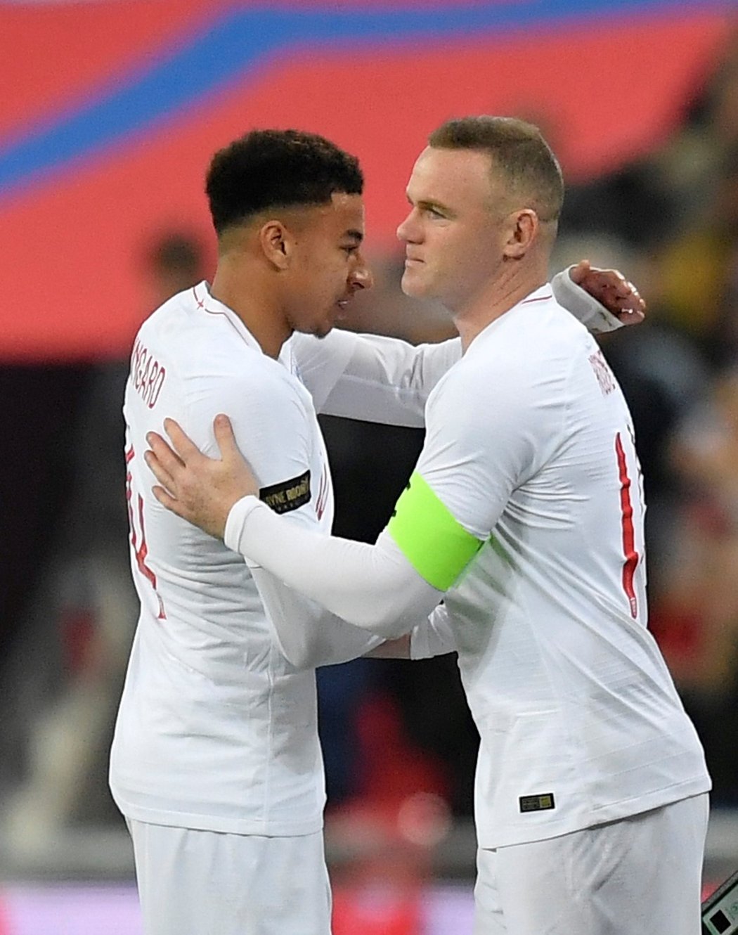 Wayne Rooney jde na plac! Angličan si po střídání ve druhém poločase přátelského duelu s USA odbyl svůj 120. start za národní tým