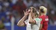 Útočnice Anglie Ellen White slaví gól do sítě Spojených států v semifinále mistrovství světa