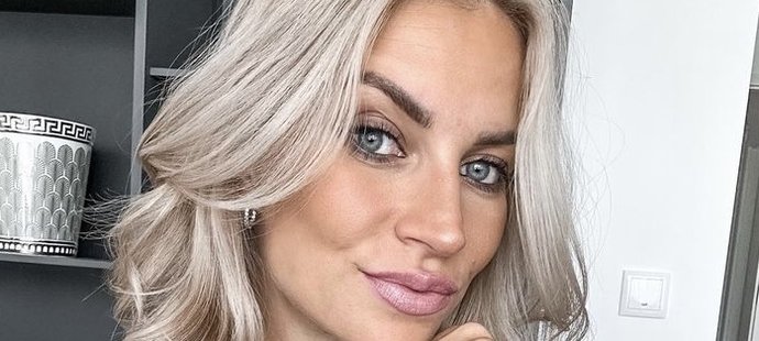 Blondýnka Nikola je láskou Antonína Baráka