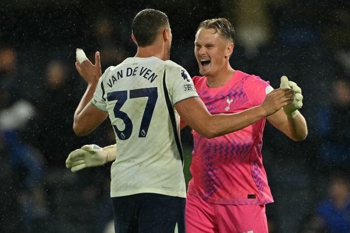 Kinský udržel nulu a slaví výhru nad Chelsea. První ztráta City, vítězství Arsenalu Kinský udržel nulu a slaví výhru nad Chelsea. První ztráta City, vítězství Arsenalu