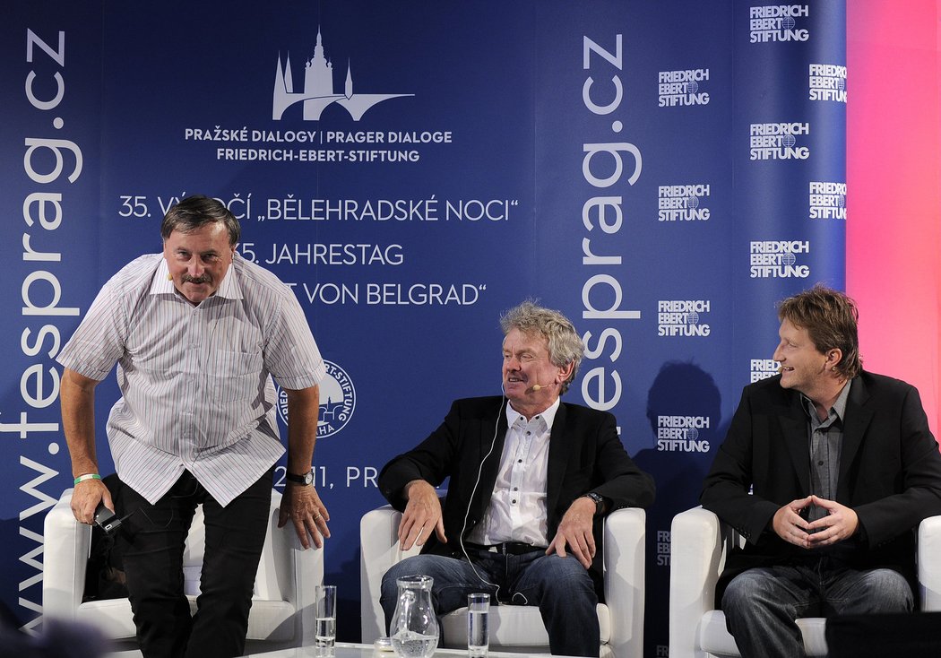 Antonín Panenka, Sepp Maier a moderátor Jaromír Bosák při vzpomínání na bělehradské finále