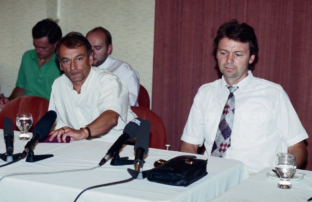 Roman Berbr (vpravo) a František Cipro u disciplinárky v horkém roce 1995