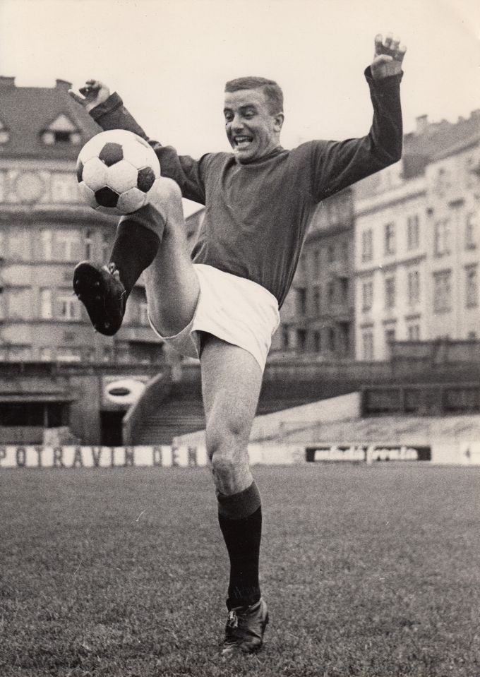 Vojta (†87) vyprávěl: Jak bral ve Spartě 1400 korun a odmítnul West Ham Vojta (†87) vyprávěl: Jak bral ve Spartě 1400 korun a odmítnul West Ham