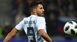 Agüero dal gól, pak zkolaboval v šatně. Je v pořádku, ujišťují Argentinci