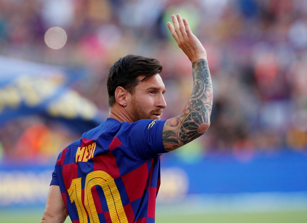 Lionel Messi zdraví fanoušky Barcelony před startem sezony 2019/2020