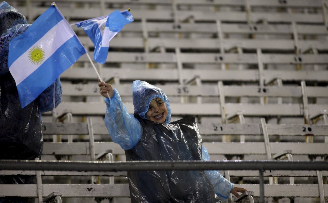 Fanoušci čekající na utkání Argentiny s Brazílií