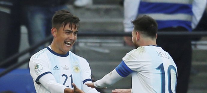 Dybala slaví s Messim, v tu chvíli byli ještě oba nadšení