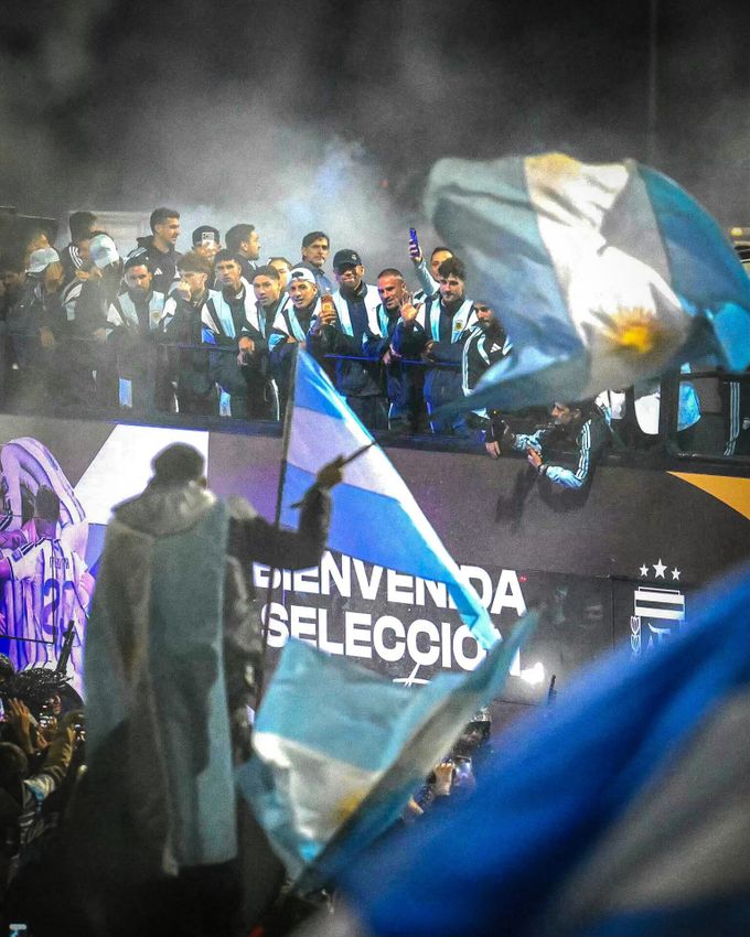 Vicemistry světa vítaly v Buenos Aires davy. Messi může opět hrát už příští týden Vicemistry světa vítaly v Buenos Aires davy. Messi může opět hrát už příští týden