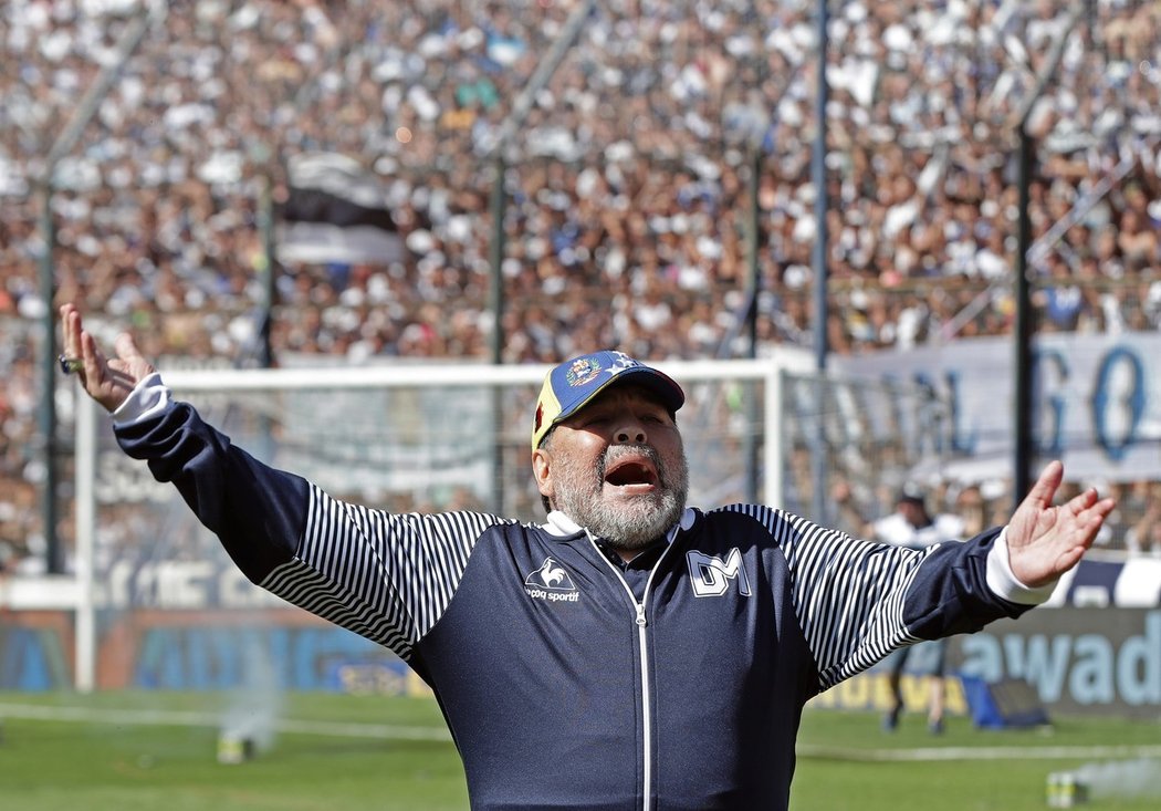 Diego Maradona trénoval na sklonku života klub Gimnásia de La Plata