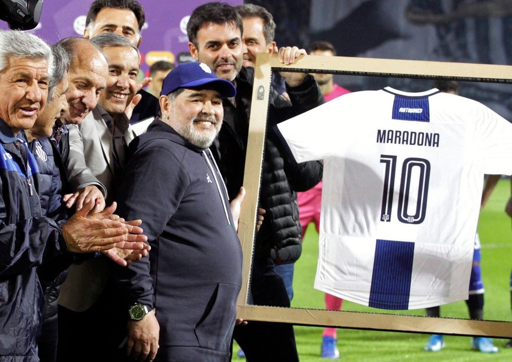 Diego Maradona trénoval na sklonku života klub Gimnásia de La Plata