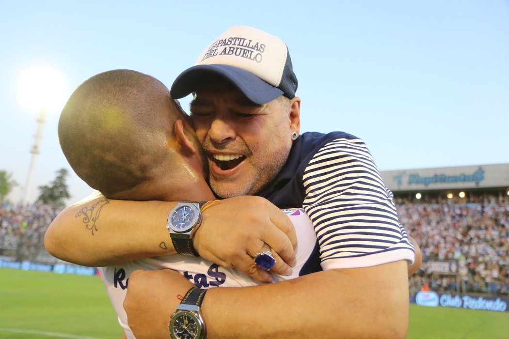 Diego Maradona trénoval na sklonku života klub Gimnásia de La Plata