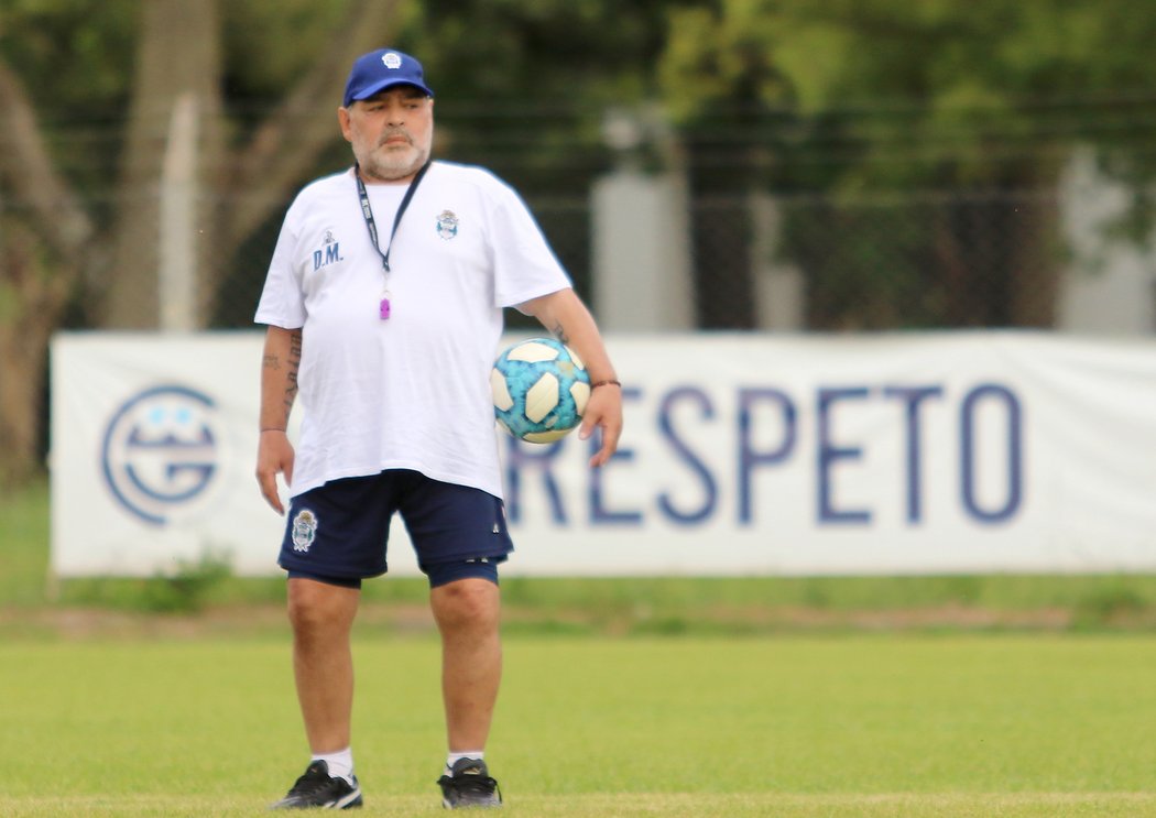 Diego Maradona na tréninku Gimnasie de La Plata