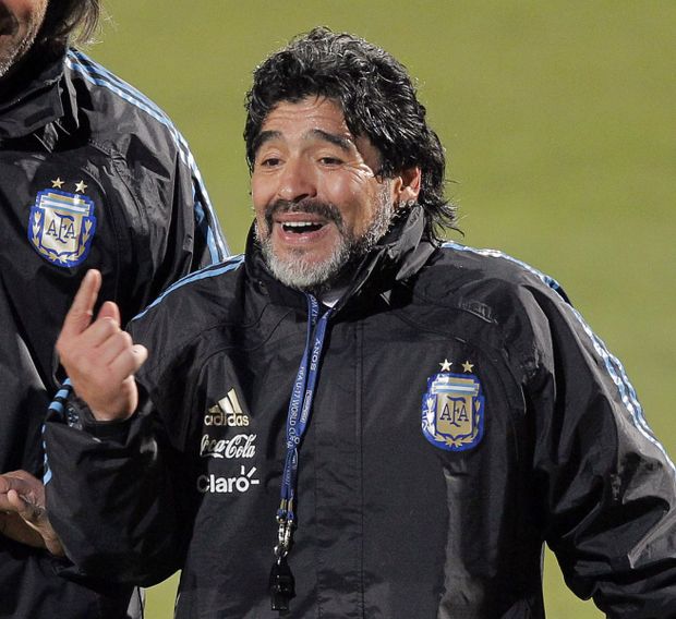 Diego Maradona vymýšlí taktiku na Němce Diego Maradona vymýšlí taktiku na Němce