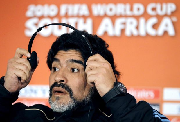 Diego Maradona řádil i během tiskové konference. Diego Maradona řádil i během tiskové konference.