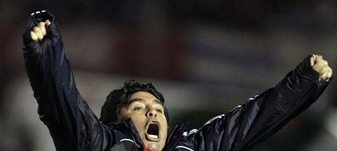 Diego Maradona se raduje z postupu na MS