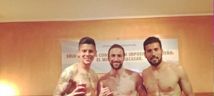 Argentinský fotbalista Marcos Rojo tuhle fotku radši vymazal ze svého Instagramu