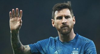 Messi, Ronaldo, Salah a další. Fotbalistu roku ale nevyhraje loňský šampion