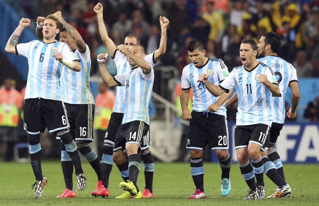 Fotbalisté Argentiny v semifinále mistrovství světa porazili Nizozemsko na penalty 4:2, když i po prodloužení skončil zápas v Sao Paulu bez branek