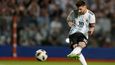 Lionel Messi proměňuje pokutový kop za Argentinu