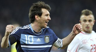 Messi sestřelil hattrickem Švýcary, Slováci vyhráli v Turecku
