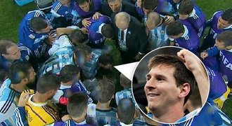Messi to vzal místo trenéra: Radil spoluhráčům, jak kopat penalty