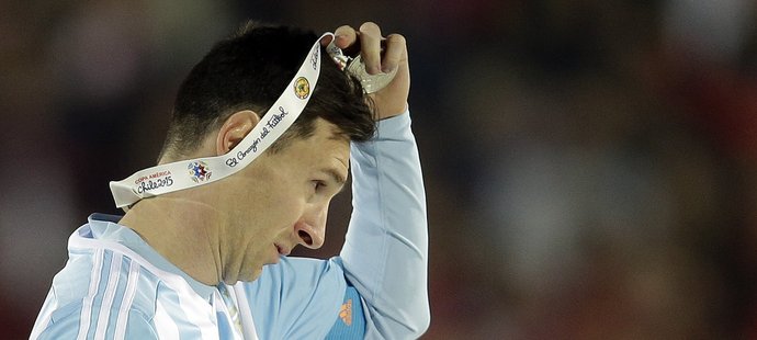 Zklamaný Messi po prohře ve finále Copa América