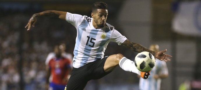 Argentinský záložník Manuel Lanzini přijde o MS vinou zranění