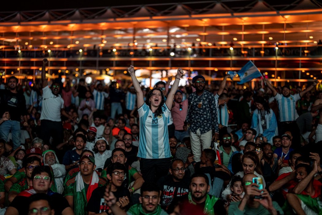 Argentinští fanoušci oslavují Lionela Messiho