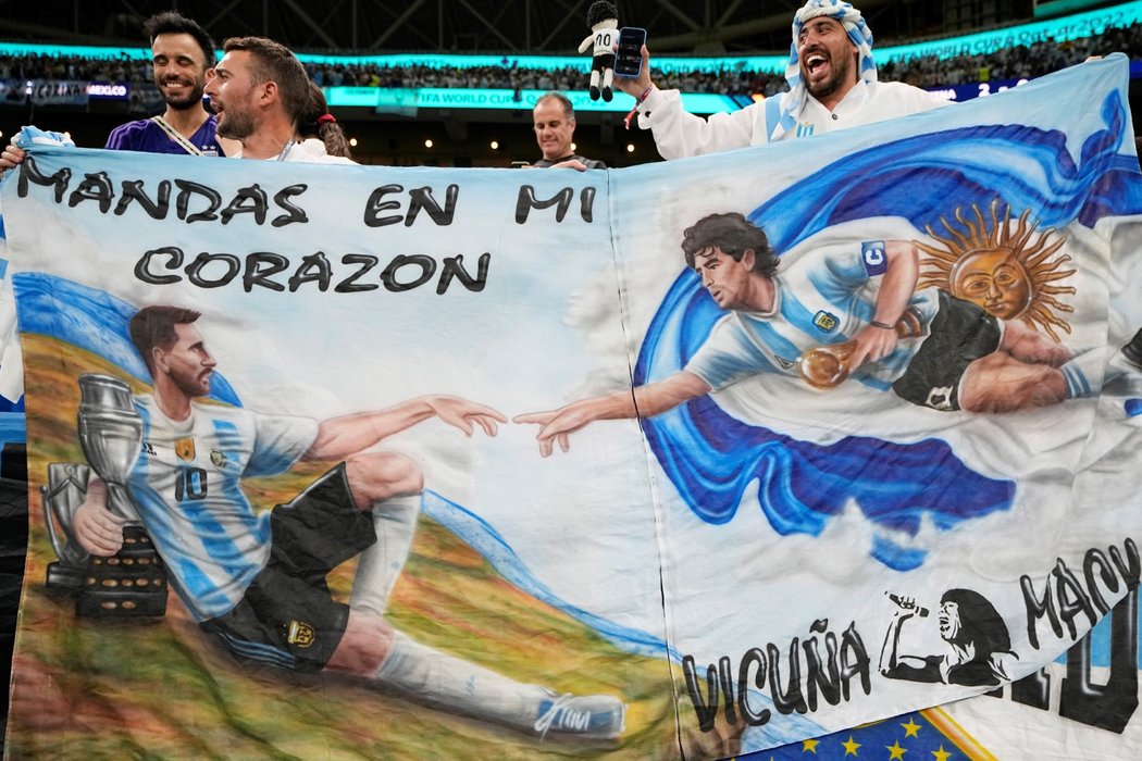 Argentinští fanoušci oslavují Lionela Messiho